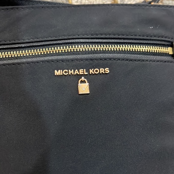 💕 Michael kors nylon Kelsey black large crossbody bag 💕 - Picture 2 of 16